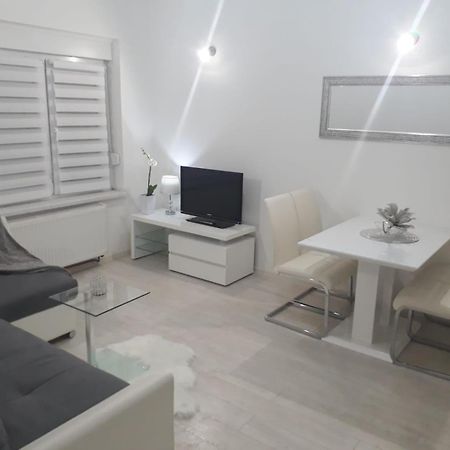 Apartman Kristina - Self Check In & Check Out Otočac Extérieur photo