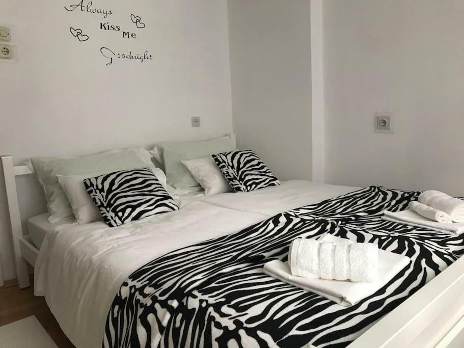 Apartman Kristina - Self Check In & Check Out Otočac Extérieur photo